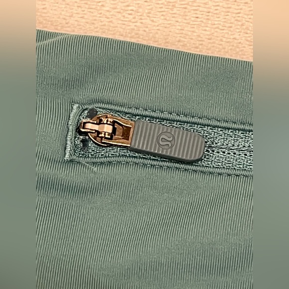 Lululemon Speed Up Shorts 4 *see description - Picture 3 of 7